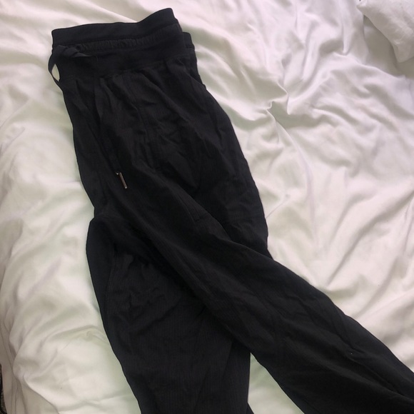 Lululemon crop pants - Picture 2 of 3